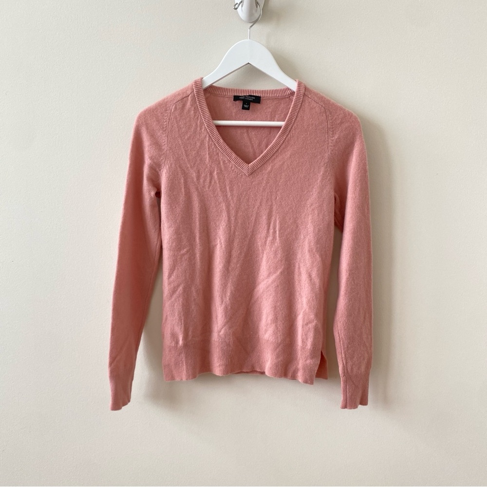 Ann Taylor 100% Cashmere Soft Pink V-Neck Sweater Size Small